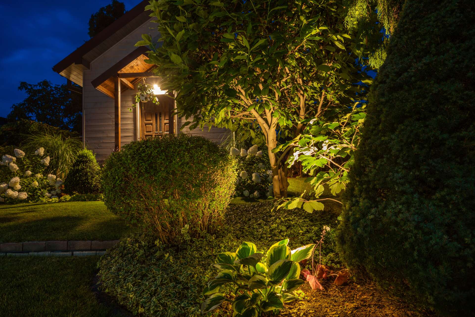 Comment installer un éclairage extérieur pour votre jardin ?