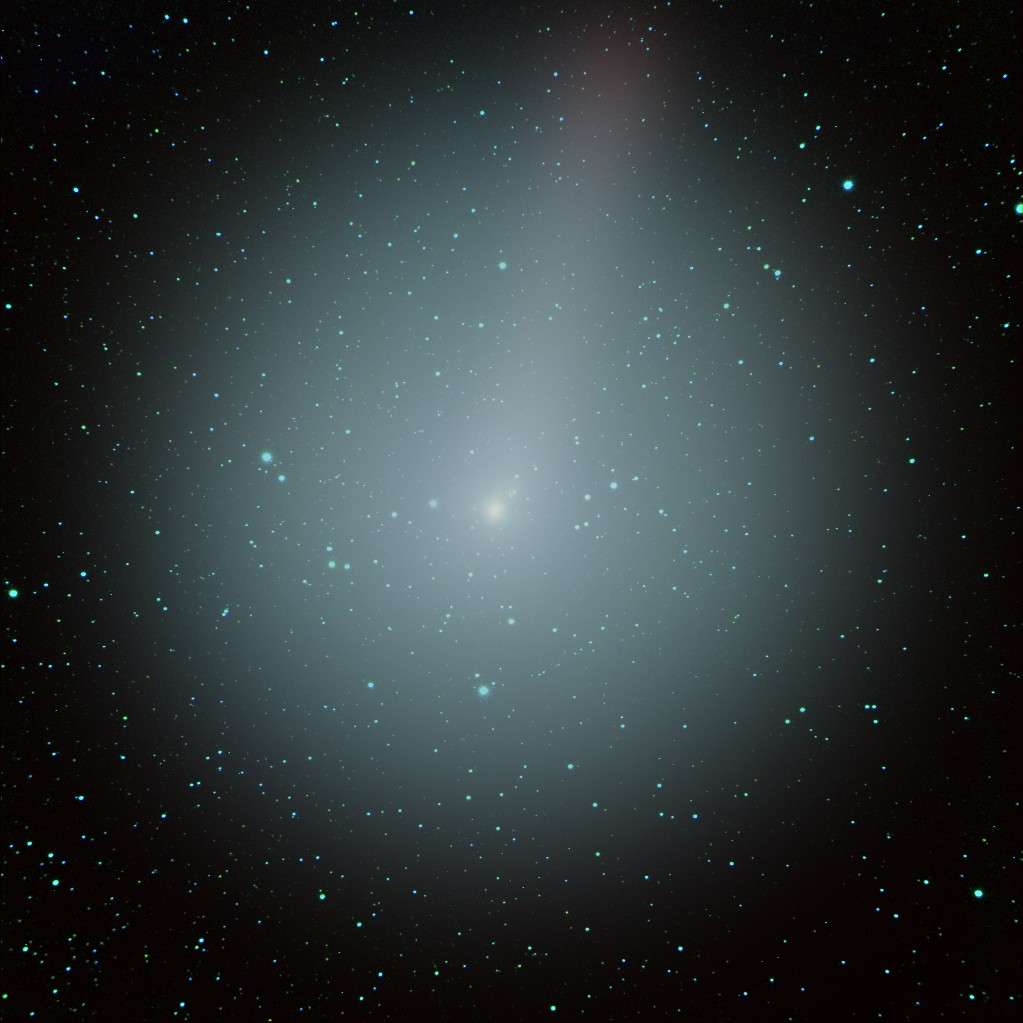 Cette image de la comète Hartley 2 a été réalisée le 13 octobre avec le Faulkes North Telescope de 2 mètres de diamètre situé à Hawaï. © Nick Howes