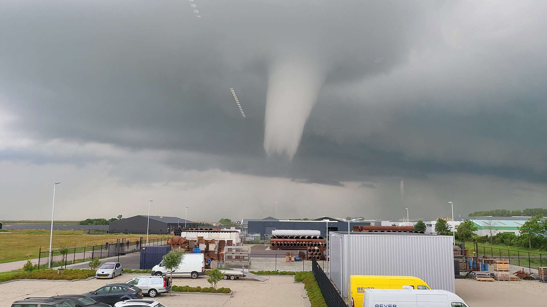 Cela fait 30 ans qu'une tornade n'avait pas causée de victime aux Pays-Bas. © twitter/J Steenbakker