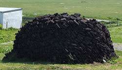Un bon terreau doit-il contenir de la tourbe ? Stock de tourbe, Écosse. Crédits : MacIomhair - Wikipedia