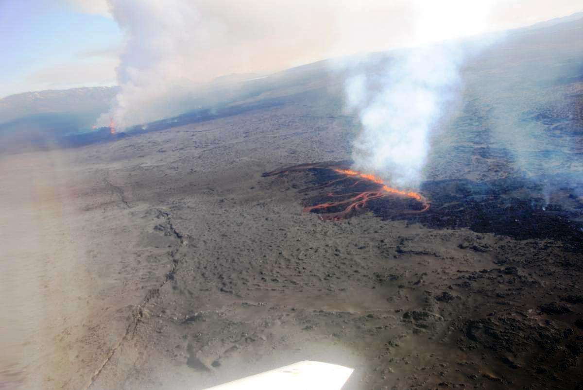 Les éruptions fissurales dans le champ de lave bordant le glacier recouvrant le volcan Bardarbunga sont pour le moment effusives. Il n'y a pas d'émission de cendres volcaniques. © Thora Arnadottir, Institute of Earth Sciences