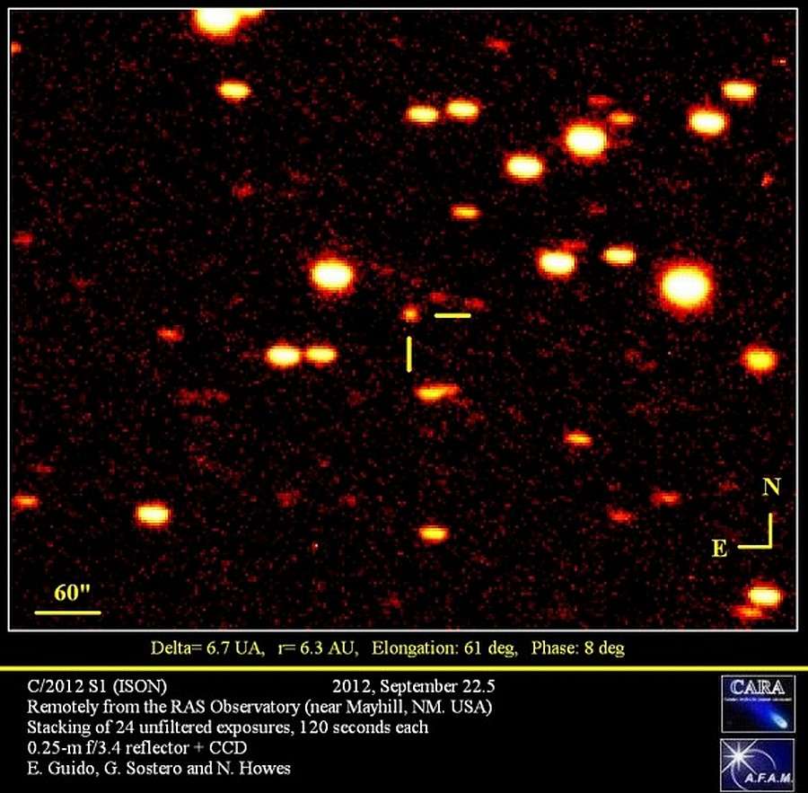Personne ne sait encore si C/2012 S1, une modeste petite tache photographiée il y a quelques jours, deviendra en novembre 2013 une grande comète qui rentrera dans l'histoire sous le nom de comète Ison. © E. Guido, G. Sostero, N. Howes