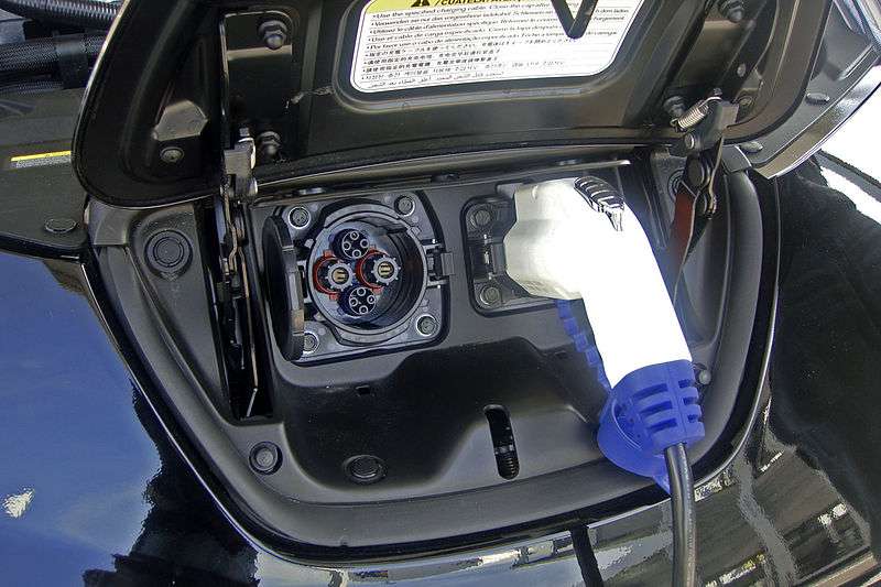 Le chargeur des voitures électriques Nissan au standard Chademo utilise des connecteurs différents du nouveau chargeur présenté au symposium Electric Vehicle. © Mariordo Mario Roberto Duran Ortiz/Flickr CC by-nc-sa 2.0