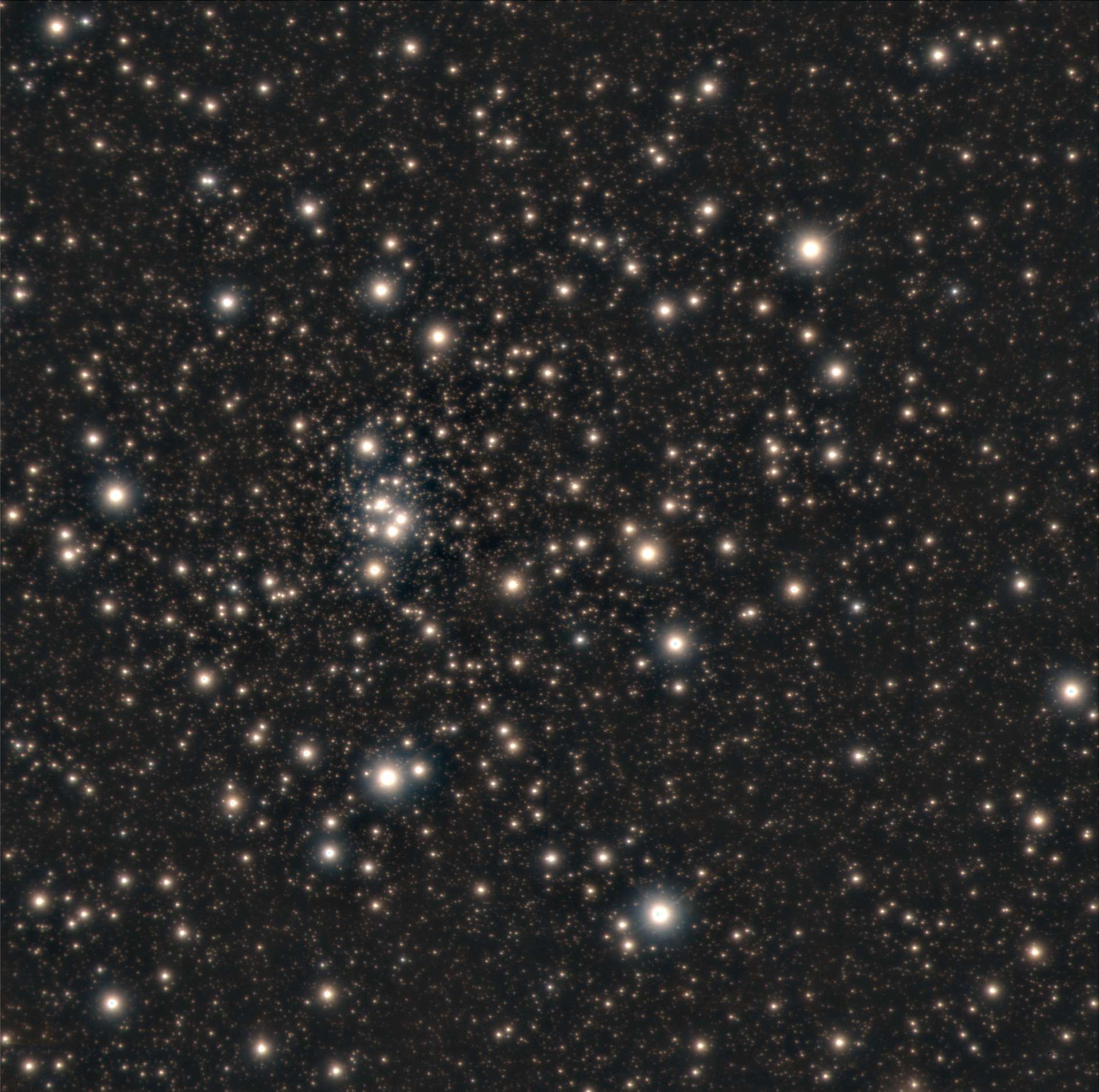 Image haute résolution de l'amas globulaire HP 1 produite par le télescope Gemini sud grâce à ses instruments d'optique adaptative GSAOI et GeMS. On connaît environ 150 à 160 amas globulaires dans la Voie lactée, dont un quart dans le bulbe et la majorité dans le halo entourant notre Galaxie. HP 1, du haut de ses 12,8 milliards d'années, est un des amas les plus âgés connus, de même que ses étoiles, qui comptent parmi les plus vieilles de la Voie lactée. © Gemini Observatory/AURA/NSF, composite image produced by Mattia Libralato of Space Telescope Science Institute