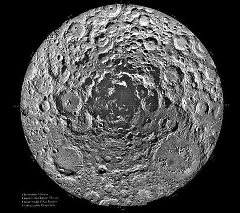 Le pôle sud de la Lune vu par Lunar Prospector. Crédit Nasa