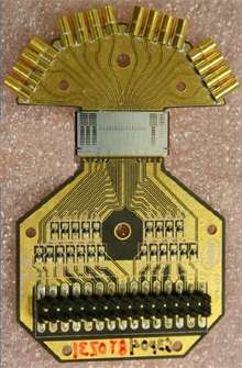 Photonique : le silicium atteint 200 gigabits par seconde Les signaux électriques sont dirigés vers les modulateurs (la surface grise), uniquement faite de silicium, codés sous forme lumineuse et envoyés aux connecteurs optiques. © Intel