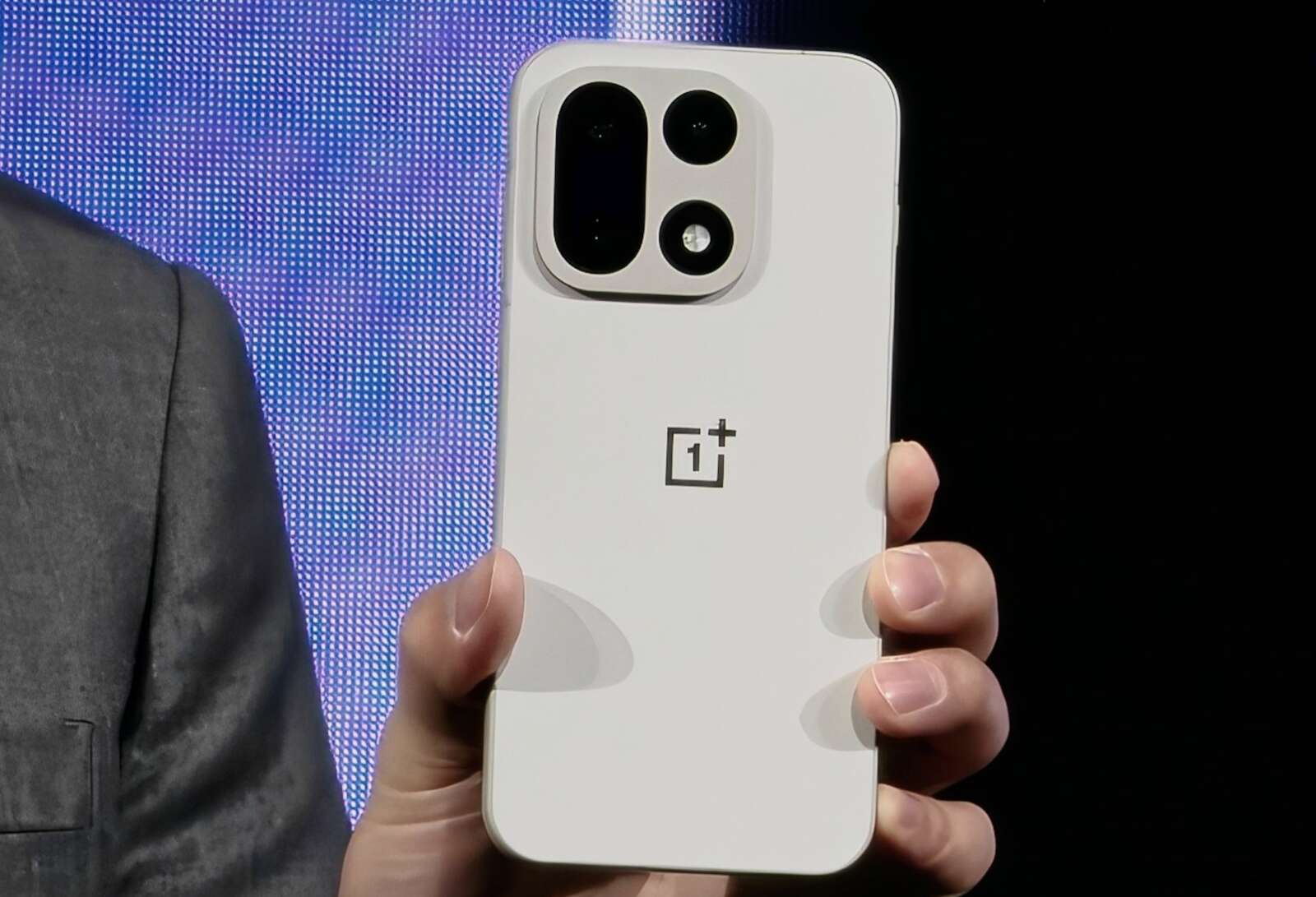 OnePlus revient à l’assaut du smartphone haut de gamme… et il ne manque pas d’arguments