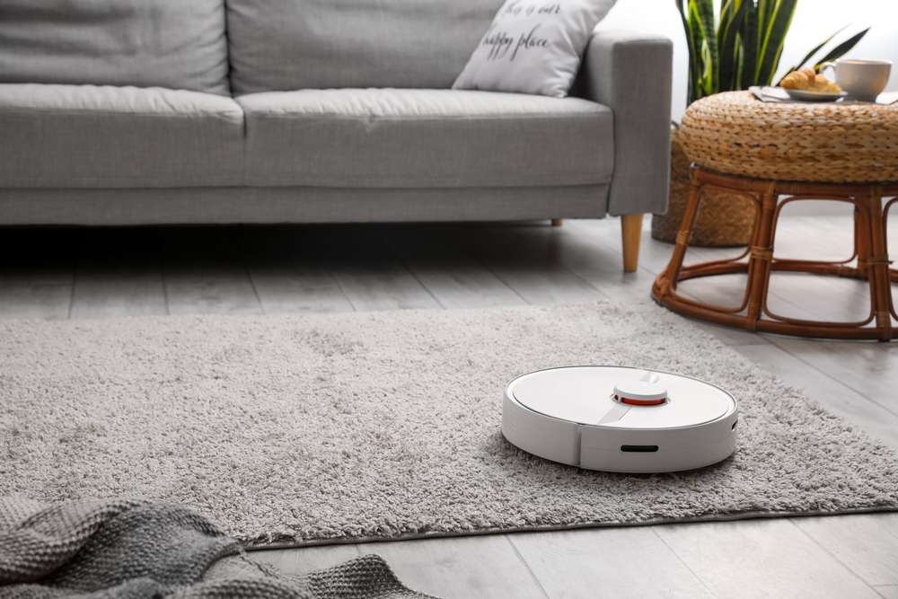 Découvrez l’aspirateur robot iRobot Roomba I615840 chez Conforama. (Source : Shutterstock)