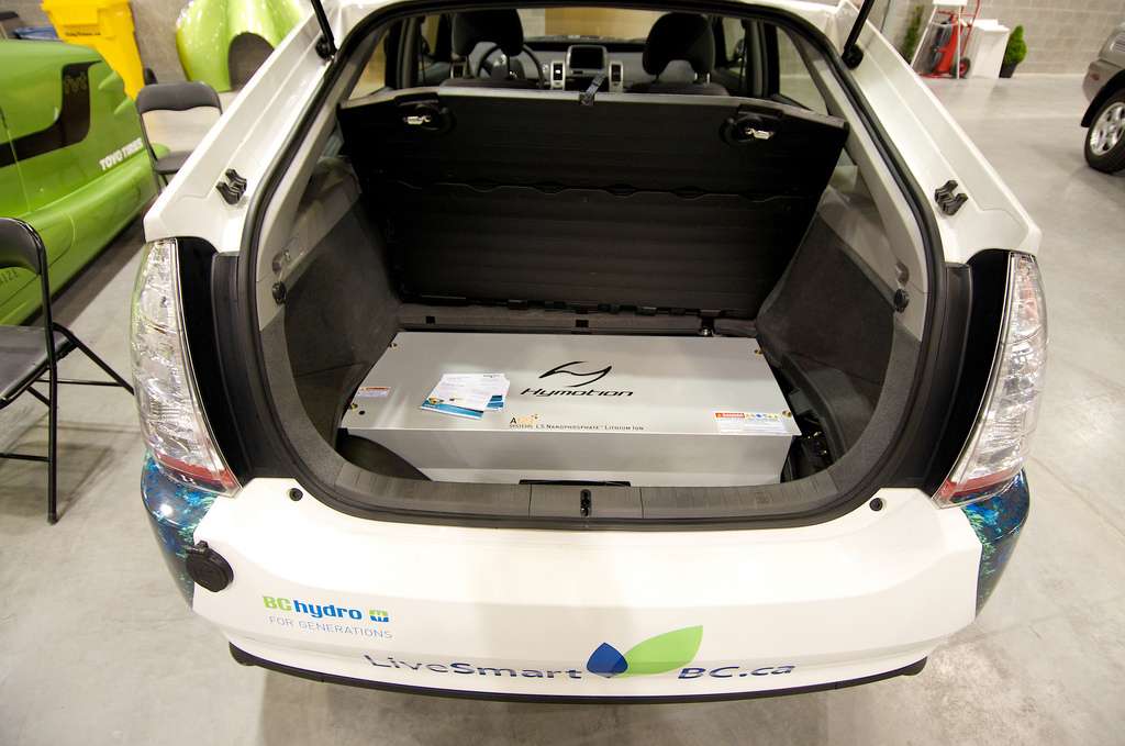 Batterie lithium-ion embarquée au sein de la Toyota Prius. (cc) thelastminute