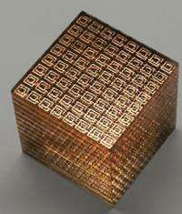 Quand l'invisibilité devient une réalité ! Assemblage de structures métalliques, les métamatériaux présentent des propriétés électromagnétiques étranges, inconnues dans la nature, comme la réfraction négative. L'invisibilité n'est que la plus spectaculaire de leurs applications.