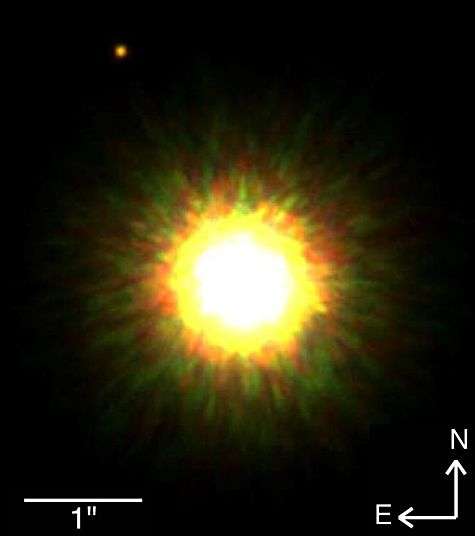Superposition d’images prises dans les spectres bleu, vert et rouge au foyer du télescope Gemini Nord équipé d’optique adaptative les 21 et 24 août 2008. Pose 180 secondes. Magnitude visuelle de l’étoile : +10,9. Crédit : D. Lafrenière et al.