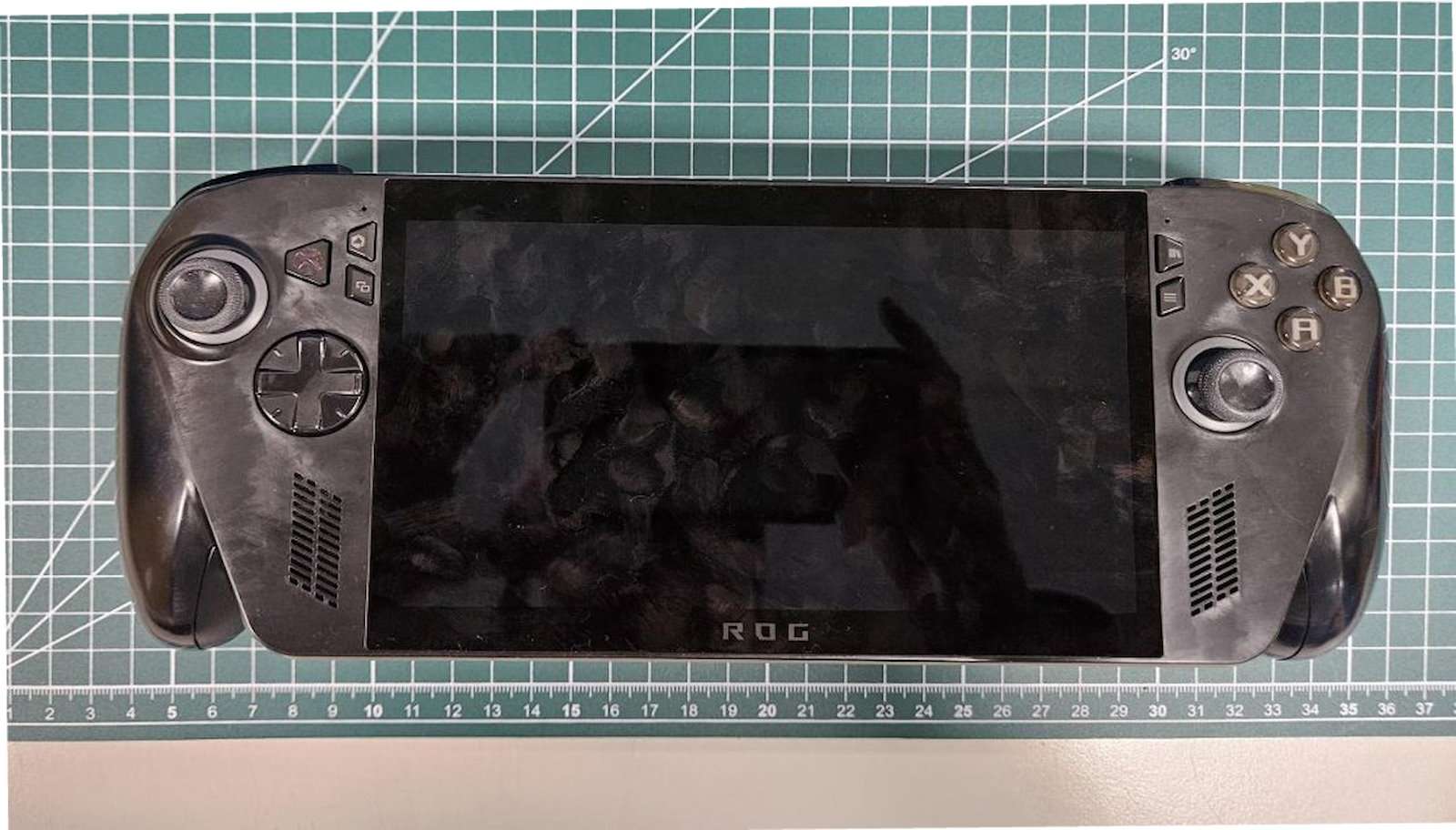 Des photos de la première console Xbox portable d’Asus ont fuité