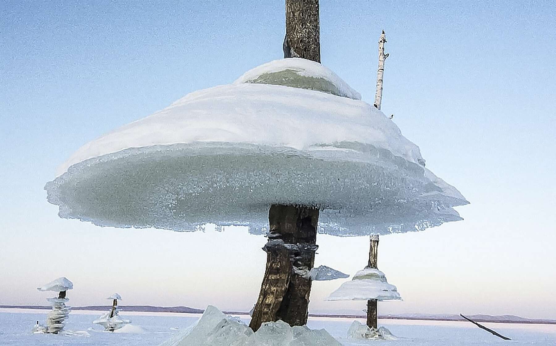 Phénomène météo extraordinaire : les champignons de glace géants - Futura