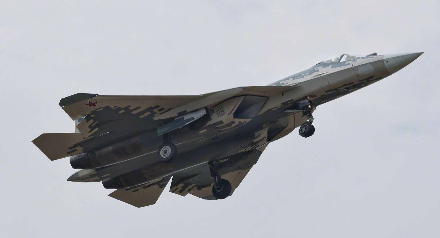 Pourquoi le nouveau chasseur russe Su57 russe se fait moquer sur les réseaux sociaux ?
