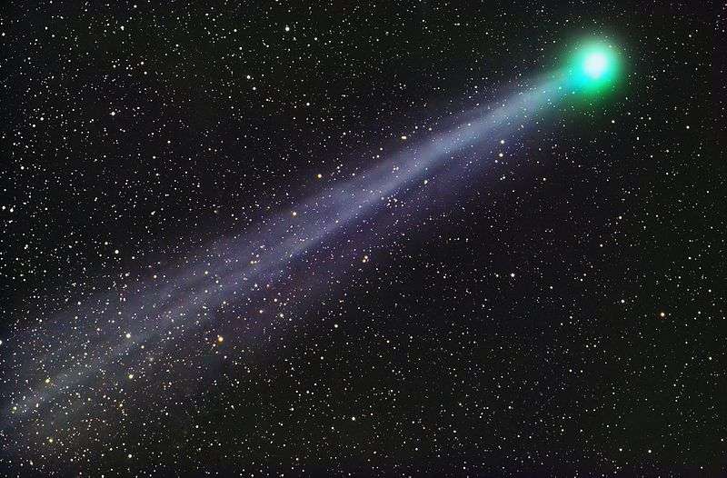 Les comètes sont constituées de glaces et de poussières. Ici, la comète Lovejoy (C/2014 Q2), photographiée peu avant son passage au périhélie, le point le plus proche du Soleil. © John Vermette, Wikimedia Commons, CC by-sa 4.0