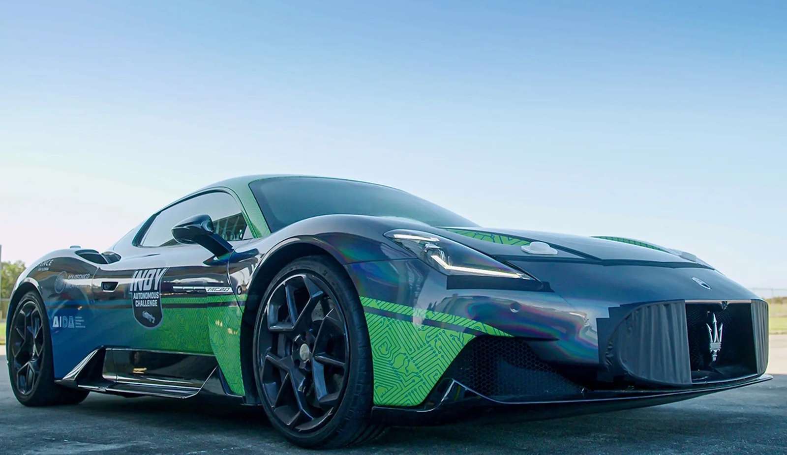 This mastery goes at a speed of about 320 km per hour… without a pilot!