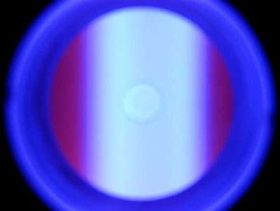 En bleu clair, un jet de plasma dense, source d'énergie du nouveau procédé de propulsion.© Ph. Lavialle/Polytechnique
