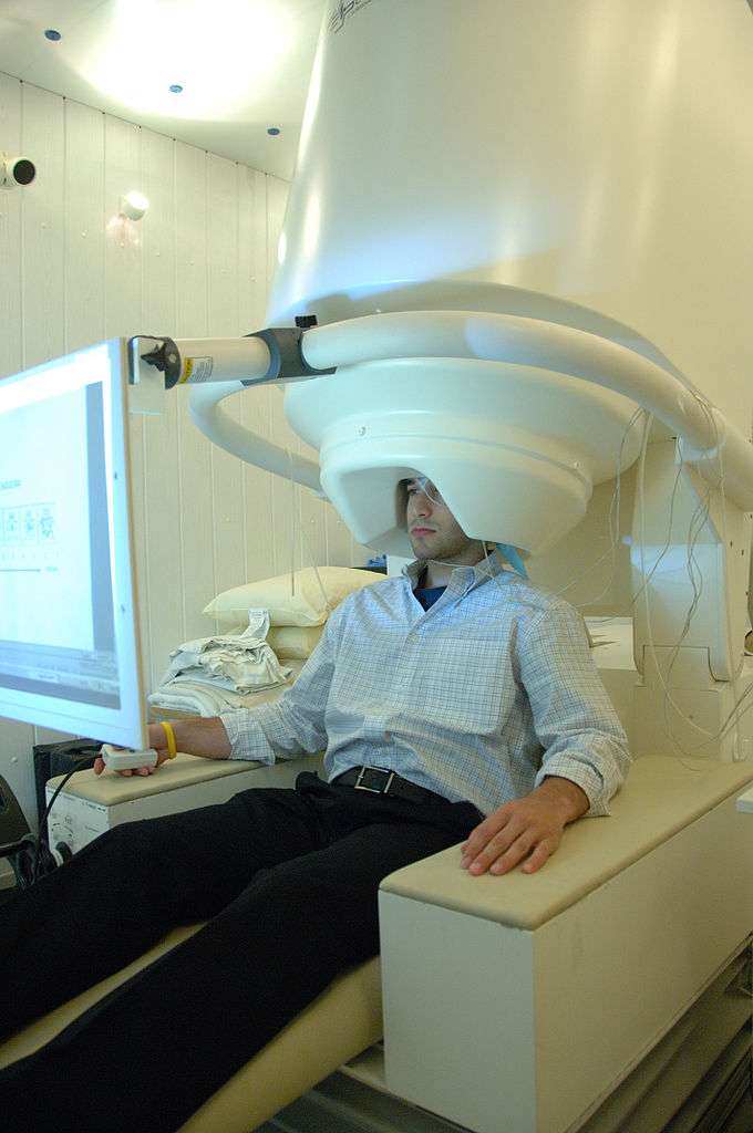 La magnétoencéphalographie s'intéresse beaucoup à l'épilepsie, qui se caractérise par une hyperactivation du cerveau. © NIMH, Wikipédia, DP