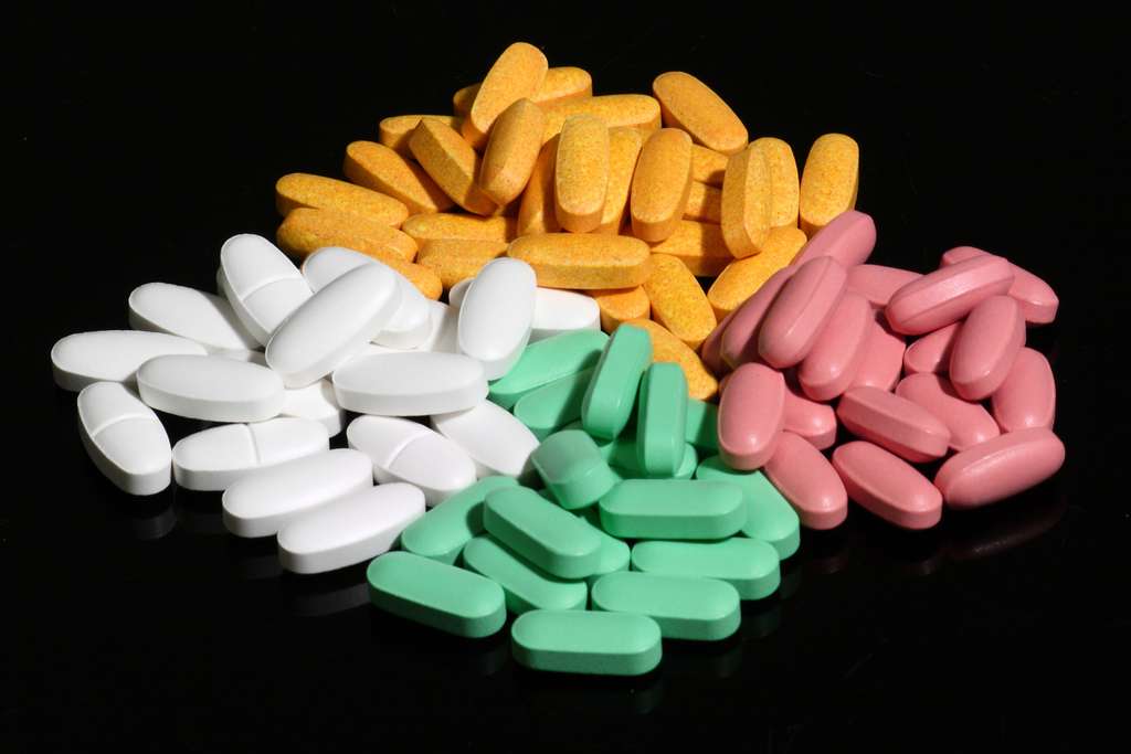 Un médicament contrefait peut avoir la même forme, la même couleur et le même goût que le vrai médicament, or ses propriétés pharmacologiques peuvent être complètement différentes. © Ragesoss, Flickr, cc by sa 2.0