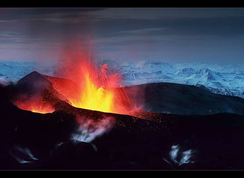 Eruption à Fimmvörðuháls non loin de l'Eyjafjallajökull Eruption à Fimmvörðuháls non loin de l'Eyjafjallajökull