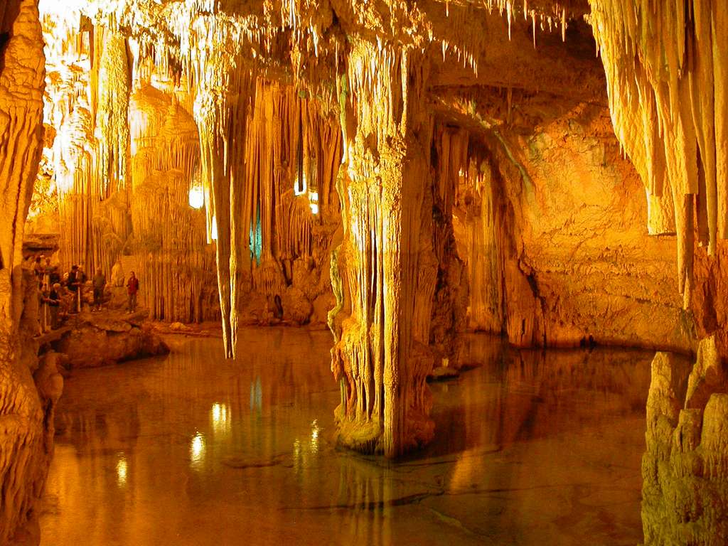 Les grottes de Neptune, près d’Alghero, en Sardaigne Les grottes de Neptune, près d’Alghero, en Sardaigne
