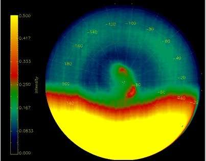 Image de Vénus prise entre le 12 et le 19 avril par l'instrument VIRTIS de Vénus Express Le pôle sud, qui présente un double vortex, est situé au centre On note également la présence d'un courant d'air froid (en bleu foncé) entourant le double vortex (Crédits : ESA/VIRTIS/INAF-IASF/Obs. de Paris-LESIA)