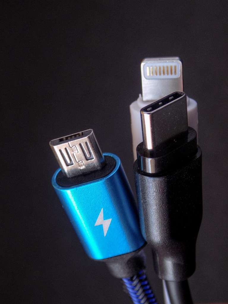 En novembre 2024, il ne restera plus qu'un seul type de câble en Europe : l'USB-C. © Tomek Walecki