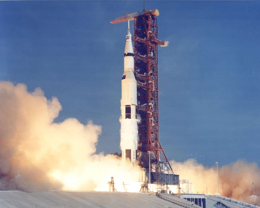Saturn V au décollage, objectif Lune ! Saturn V au décollage, objectif Lune !