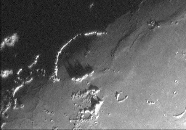 La Lune - Région de la mer des Tempêtes La Lune - Région de la mer des Tempêtes
