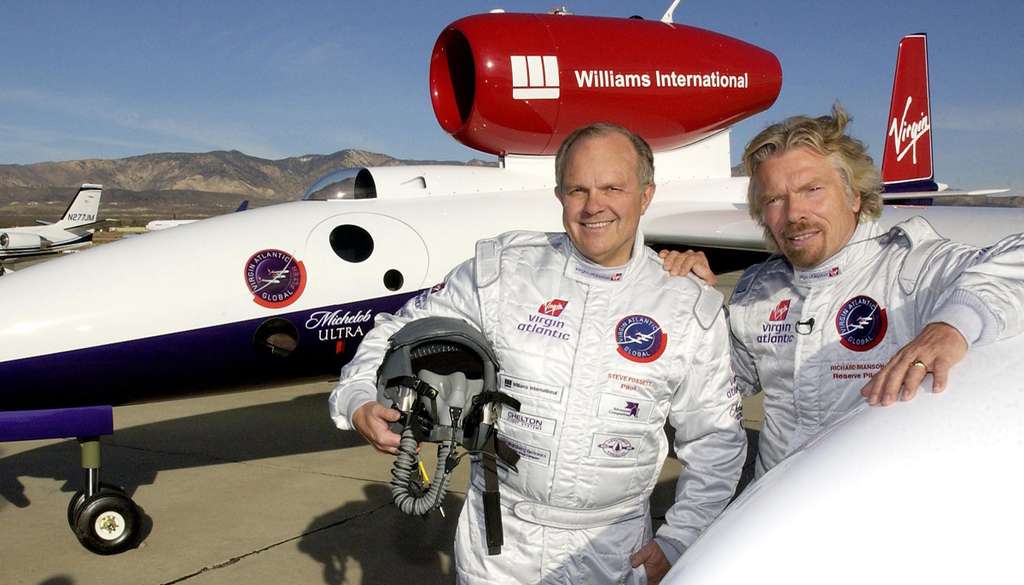 Steve Fossett et Richard Branson devant le GlobalFlyer Steve Fossett et Richard Branson devant le GlobalFlyer