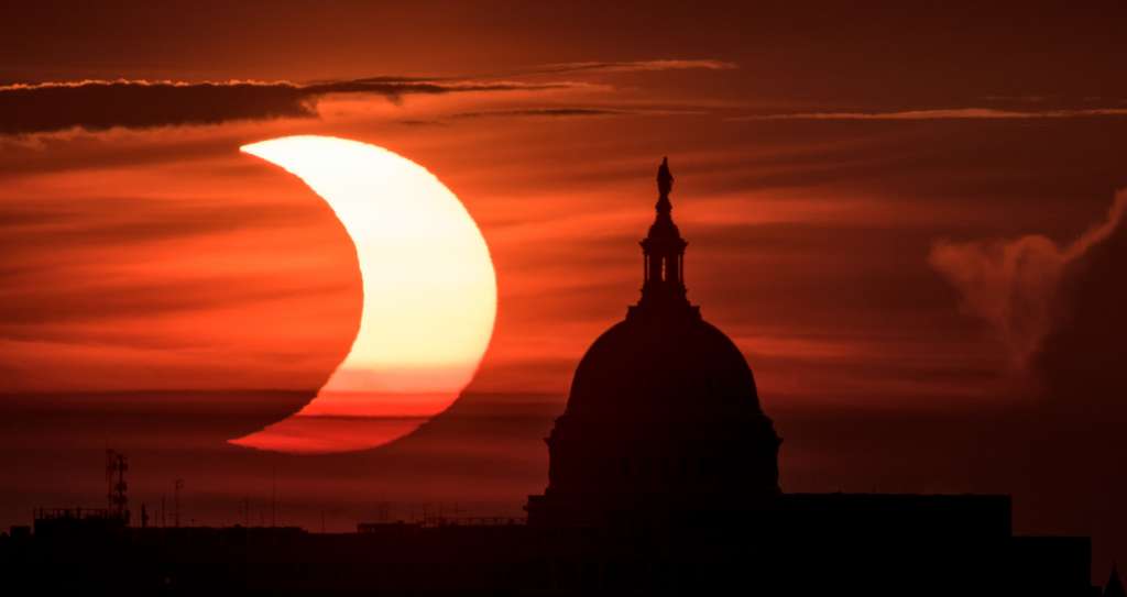 Éclipse partielle du Soleil du 10 juin 2021 photographiée à Arlington, en Virgine. © Nasa, Bill Ingalls Éclipse partielle du Soleil du 10 juin 2021 photographiée à Arlington, en Virgine. © Nasa, Bill Ingalls