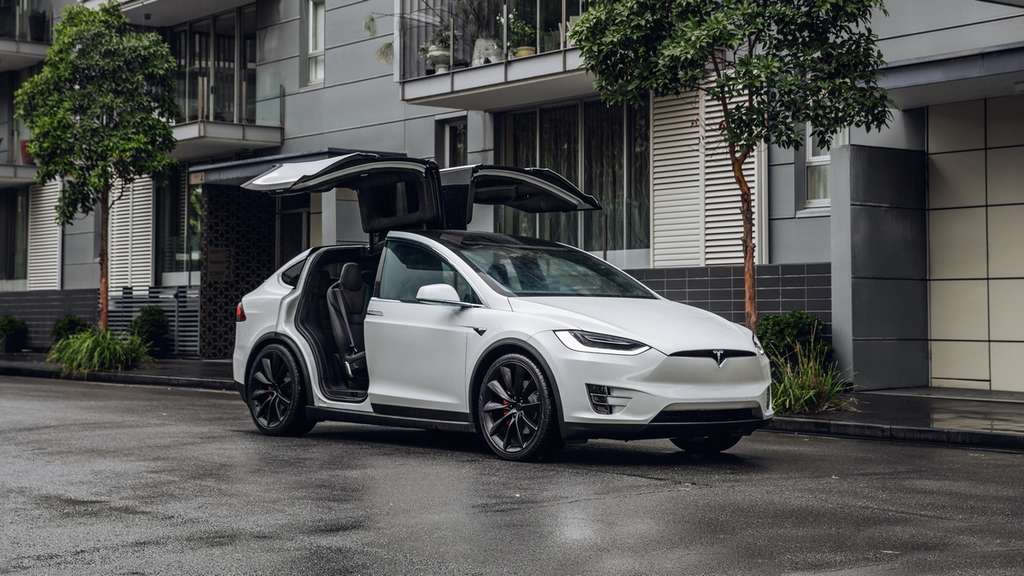 Breve Un Tesla Model X Transportera Les Astronautes De La Nasa Pour Les Vols Spacex