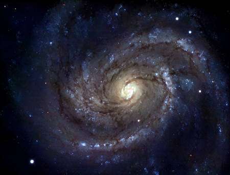La combinaison de radiotélescopes permet d'obtenir un instrument d'observation ultraperformant, révélant des galaxies et trous noirs impressionnants. © DR
