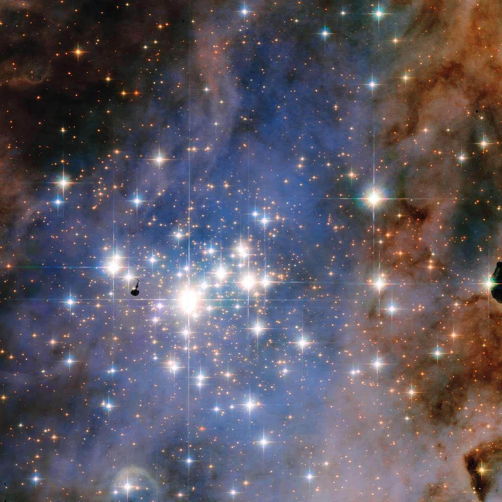 À l’instar de l’amas ouvert Trumpler 14 (à 8.000 années-lumière de la Terre) en photo ci-dessus, notre Soleil a grandi en compagnie de milliers d’autres étoiles au tout début de sa vie. © Nasa, ESA, Jesús Maíz Apellániz (Centro de Astrobiología, CSIC-INTA)
