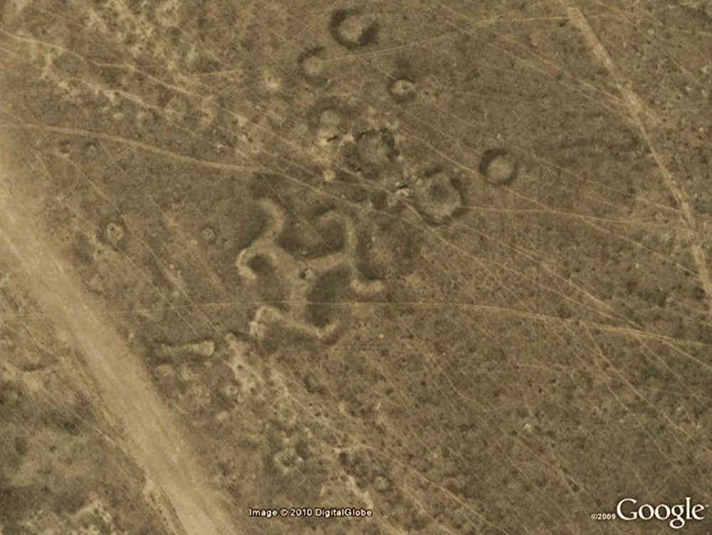 Géoglyphes situés au nord du Kazakhstan découverts grâce à Google Earth. © Google Earth