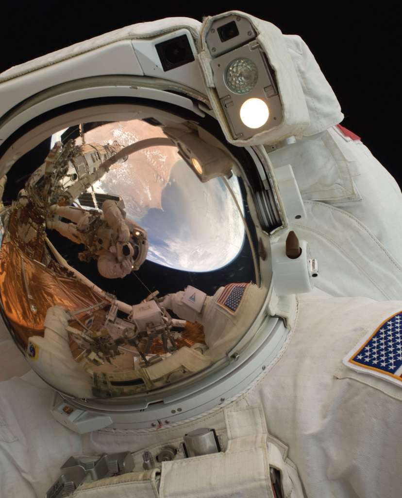 Un astronaute peut en cacher un autre Un astronaute peut en cacher un autre