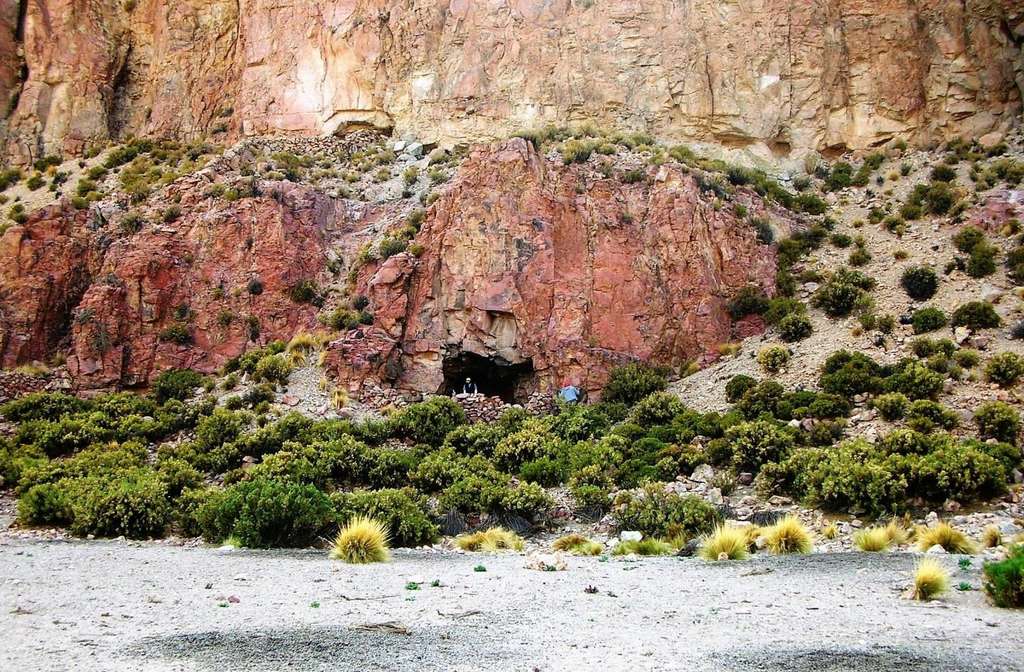 La poche a été trouvée au sud-ouest de la Bolivie, dans la grotte Cueva del Chileno. © Jose Capriles, Penn State