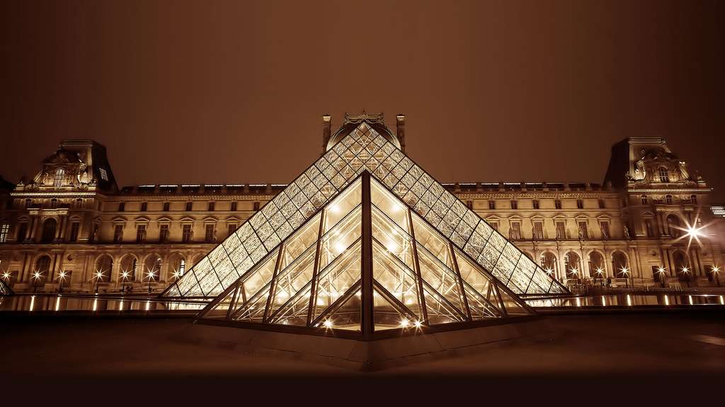 Le palais du Louvre, une ancienne résidence royale Le palais du Louvre, une ancienne résidence royale