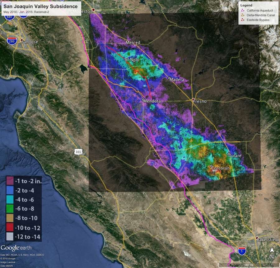 Enfoncement des sols mesurés avec le satellite canadien Radarsat-2 dans la vallée de San Joaquim, au centre de la Californie, entre le 3 mai 2014 et le 22 janvier 2015. Deux « foyers » d’affaissements importants (jaune et rouge) ont été identifiés. L’un proche d’El Nido et l’autre autour de Corcoran. © Canadian Space Agency, NASA, JPL-Caltech