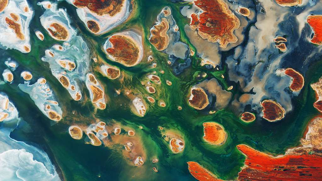 Un lac au cœur du désert australien Un lac au cœur du désert australien