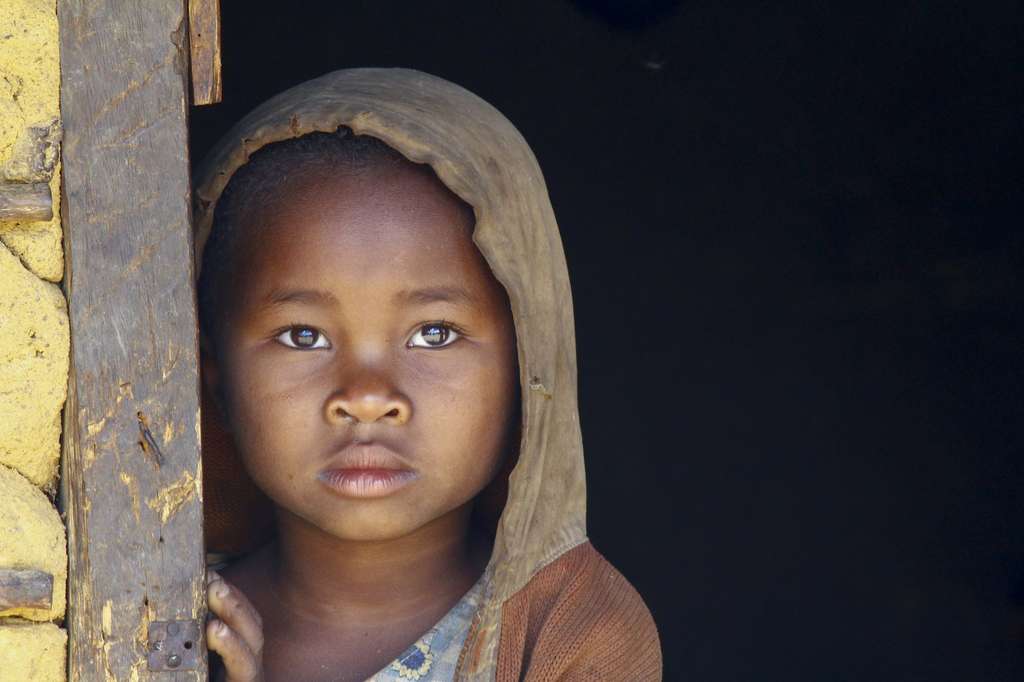 https://cdn.futura-sciences.com/buildsv6/images/mediumoriginal/1/a/7/1a7823a917_50153764_enfant-madagascar.jpg