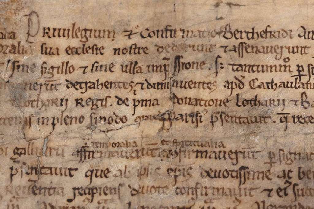 Extrait d'une charte de l'abbaye de Corbie (près d'Amiens), manuscrit en latin, août 825. Collection privée. © Collections - Aristophil.