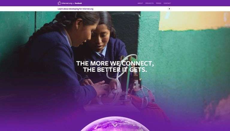 Sur la page du projet Internet.org, le site indique : « Plus nous nous connectons, mieux ce sera » (The more we connect, the better it gets, en anglais). © Internet.org