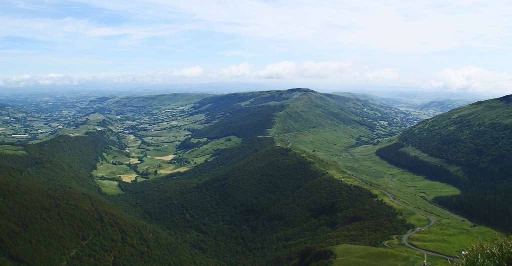 Puy Mary dans les Monts du Cantal, France. © Herbythyme, Wikimedia, CC by-nc 2.0