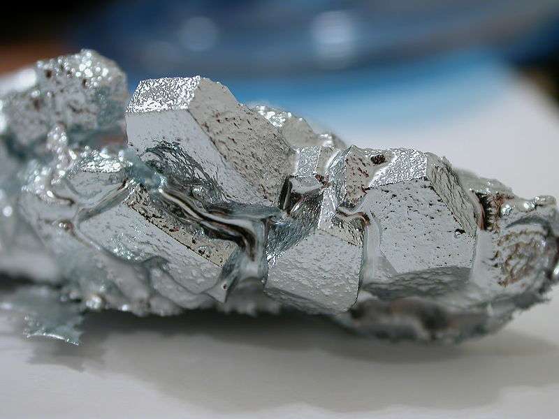 Une fractale naturelle de cristal de gallium Une fractale naturelle de cristal de gallium