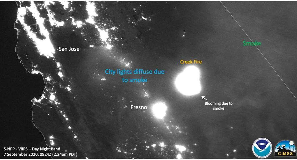 Des images prises le 7 septembre 2020 par le satellite Suomi NPP. Elles montrent d’abord l’intensité du Creek fire, puis le même feu de nuit et la diffusion de la lumière de la ville provoquée par sa fumée. © NOAA, Nasa