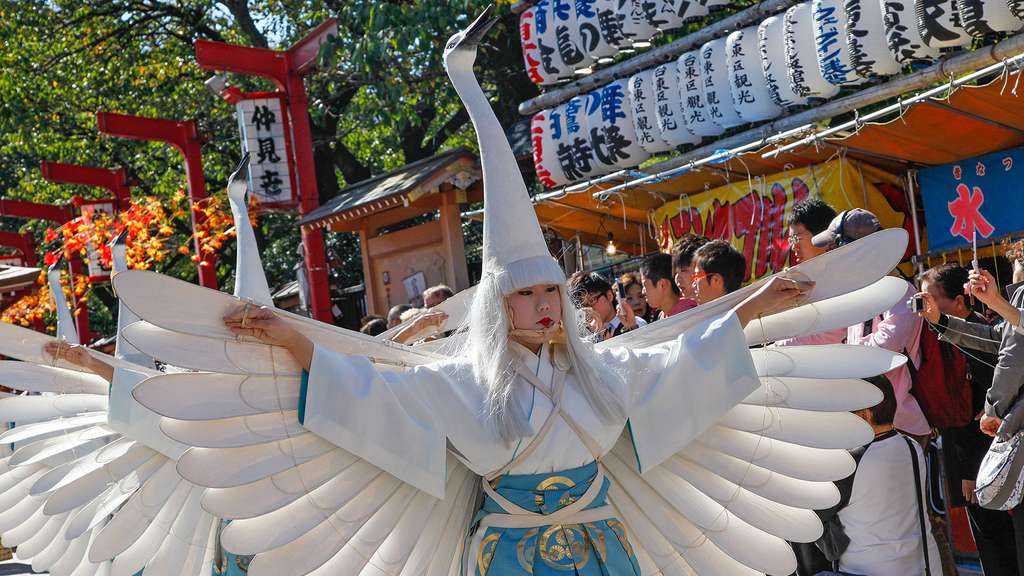 La parade des hérons blancs, à Asakusa La parade des hérons blancs, à Asakusa