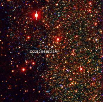 Fig. 1 - Champ de l'étoile OGLE-2005-BLG-390 dans le bulbe galactique. La flèche indique la position de l'étoile-source. On notera la zone sombre sur la gauche de l'image : elle est due à des poussières en direction du centre galactique, qui masquent la lumière des étoiles plus lointaines. Image préparée par Jean-Philippe Beaulieu de l'Institut d'astrophysique de Paris (IAP-CNRS-UPMC).