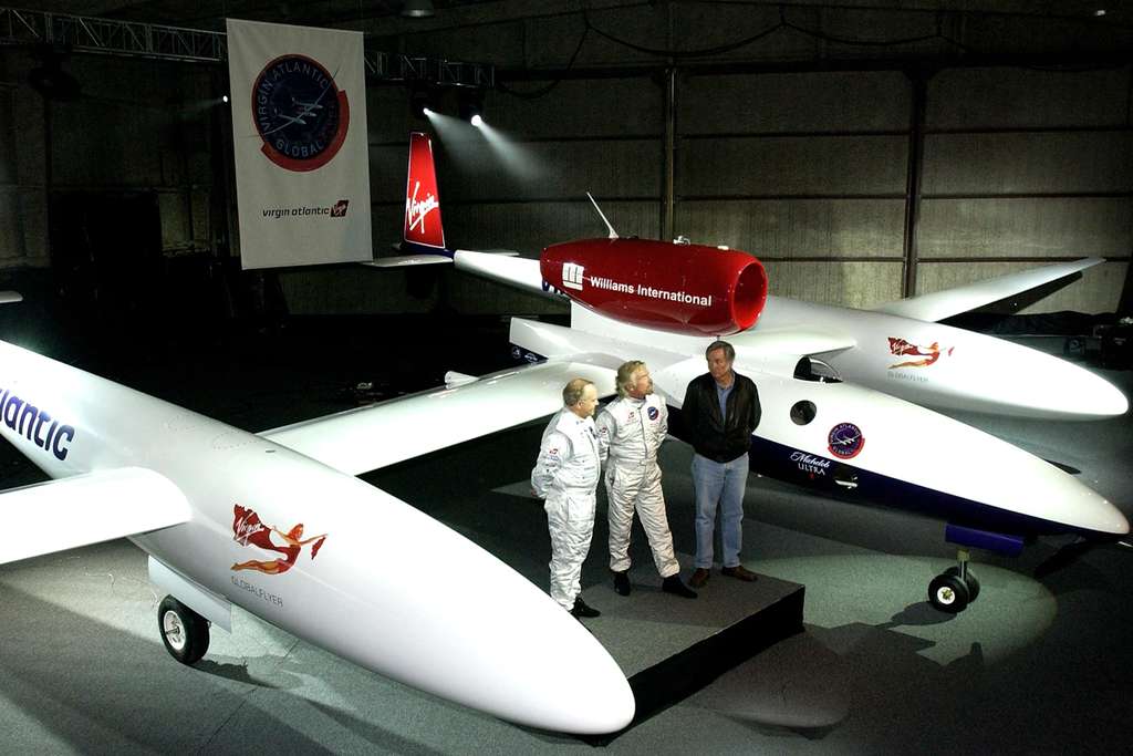 Steve Fossett, Richard Branson et Burt Rutan devant le GlobalFlyer Steve Fossett, Richard Branson et Burt Rutan devant le GlobalFlyer
