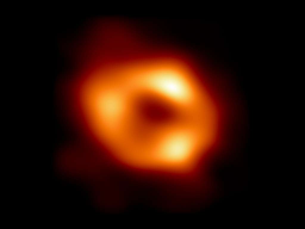 Seuls deux trous noirs ont pu être mis en image actuellement : M87*, résidant au centre de la galaxie M87, et Sagittarius A*, le trou noir supermassif se trouvant au centre de notre Galaxie. Ici, l'image reconstruite est celle de Sagittarius A*. © EHT Collaboration